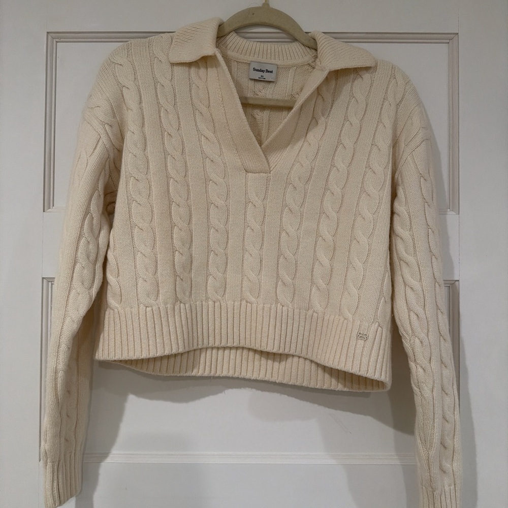 Aritzia Sunday Best Cream Cable Knit V-Neck Sweater